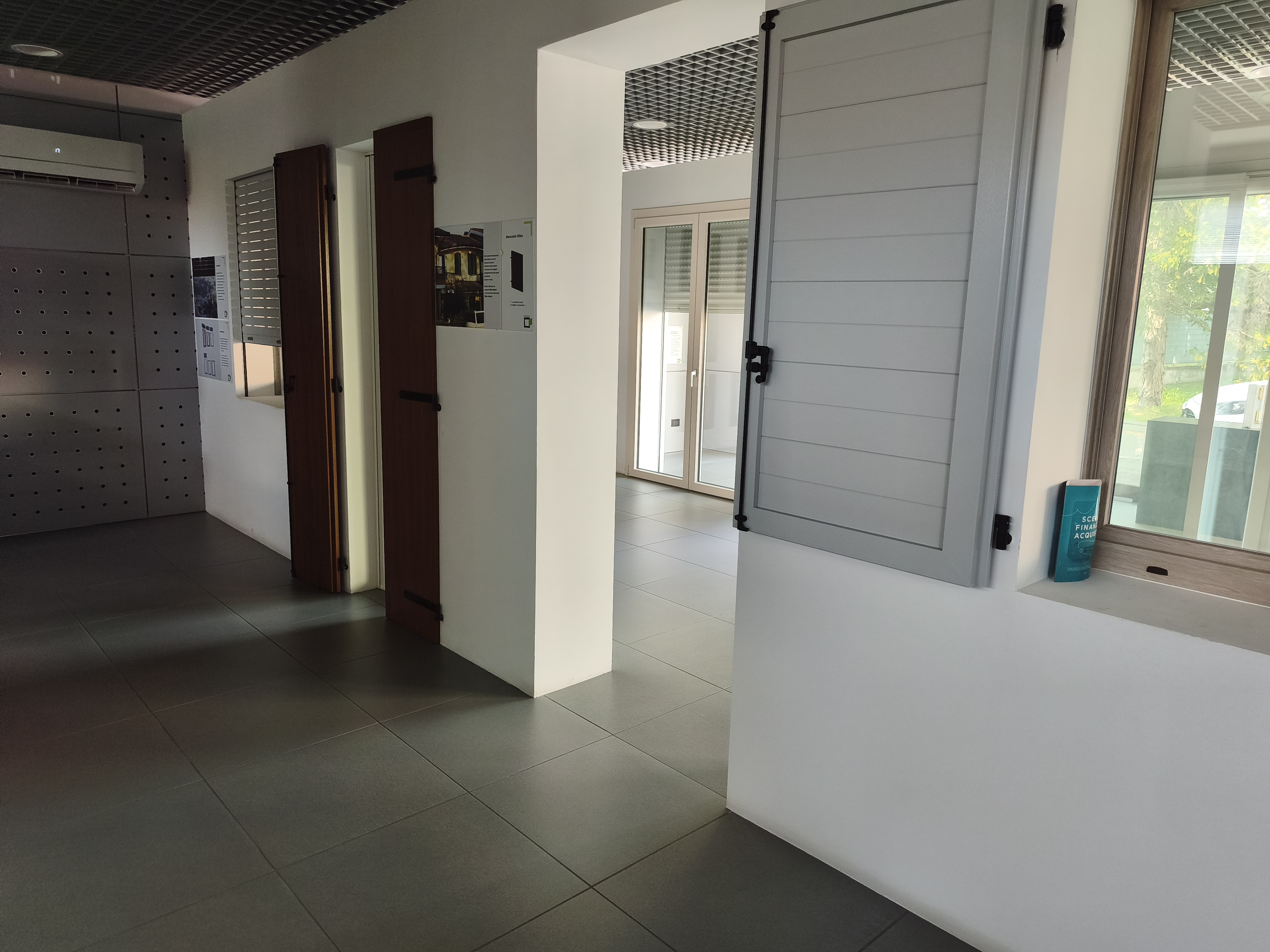 Via Modena 267 – Showroom e uffici – foto 2