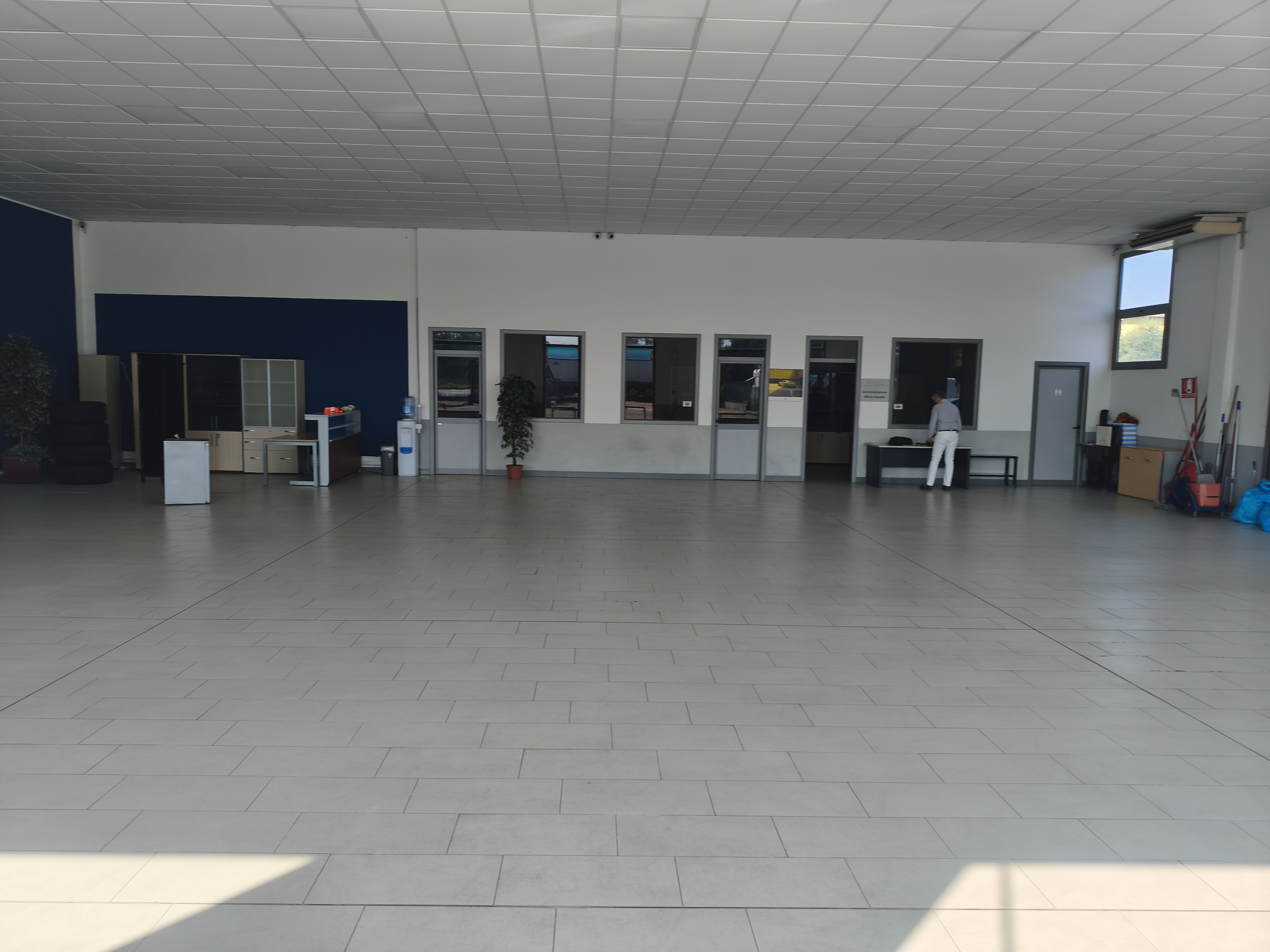 Via Eridano 7 – Showroom e area espositiva – foto 1