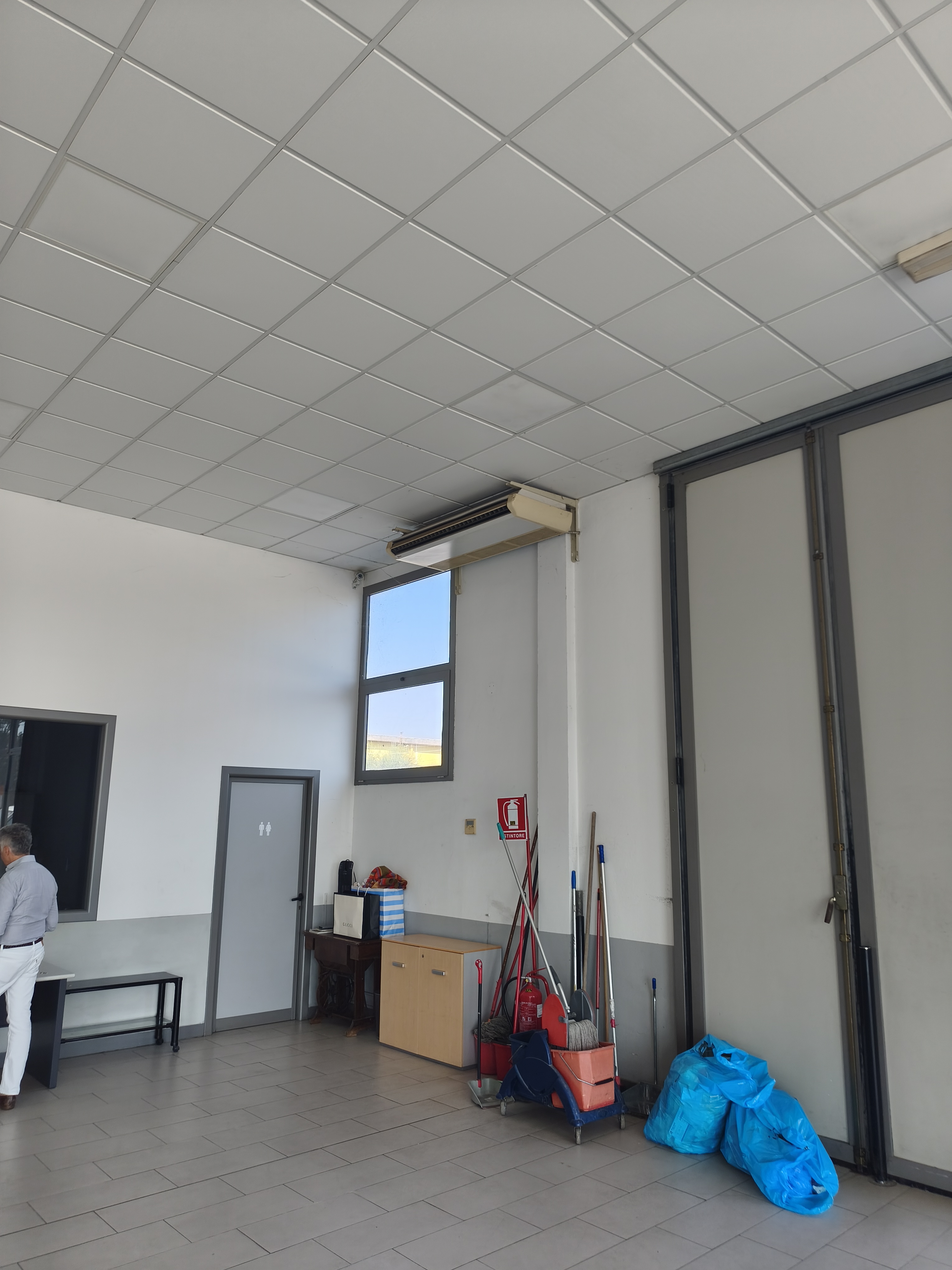 Via Eridano 7 – Magazzino e area operativa – foto 1
