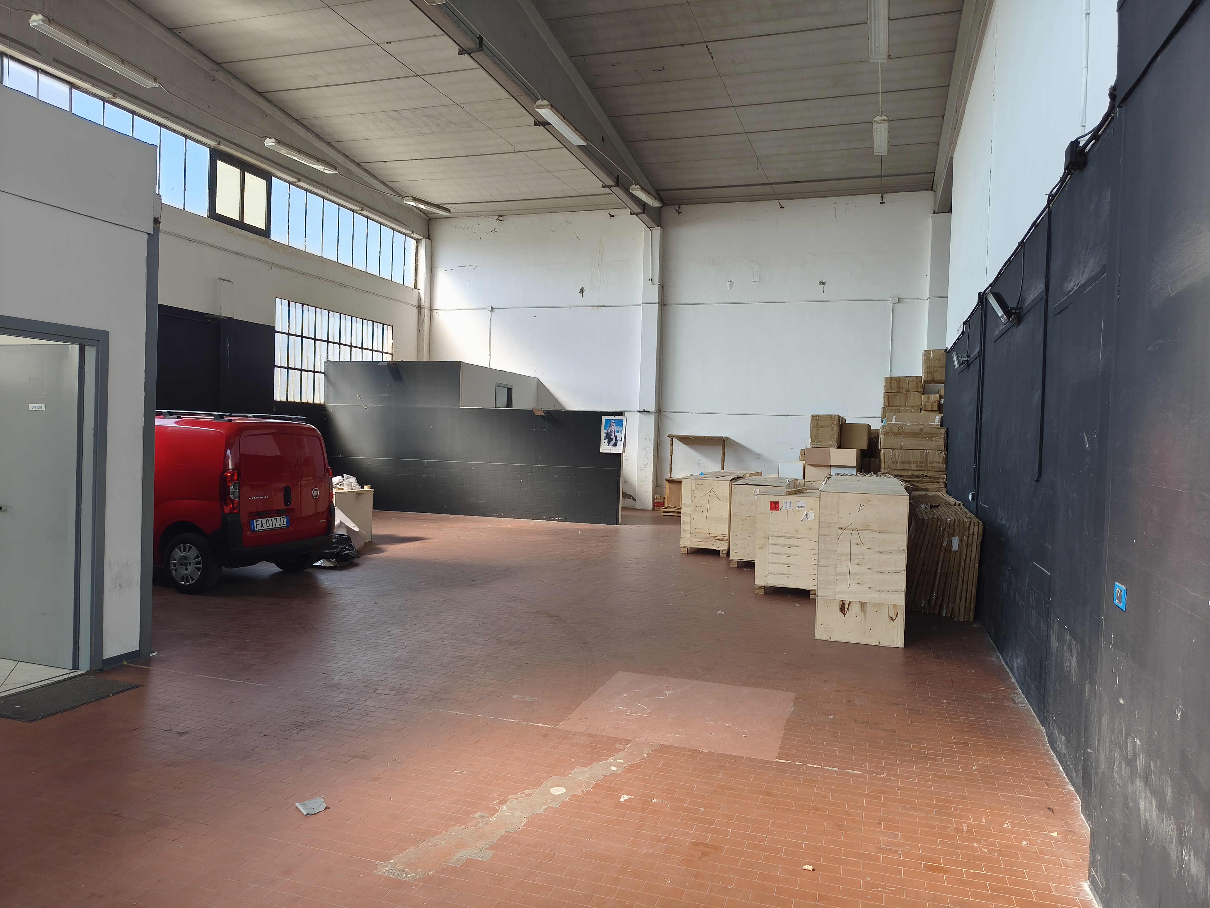 Via Eridano 7 – Magazzino e area operativa – foto 2