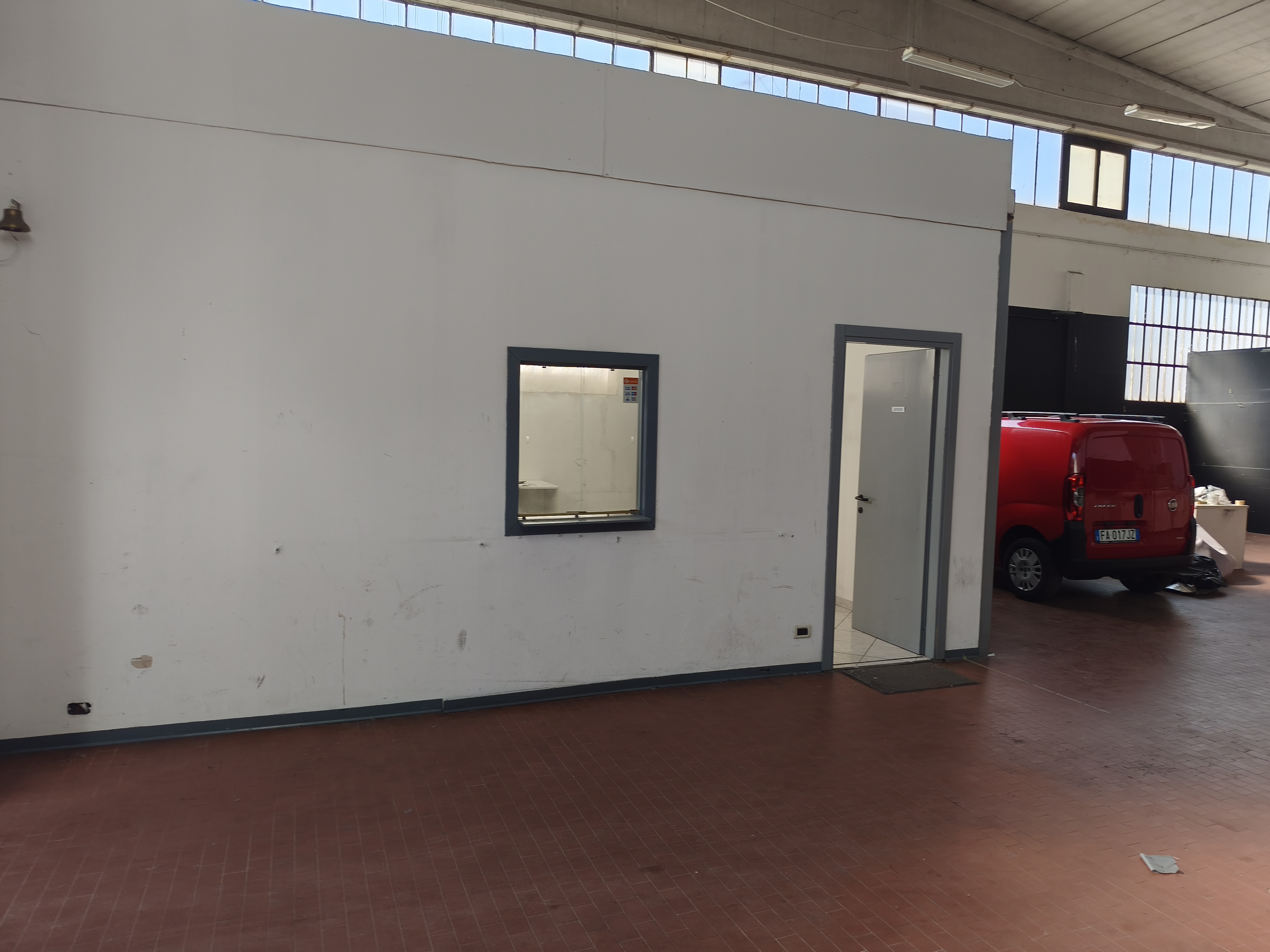Via Eridano 7 – Magazzino e area operativa – foto 3