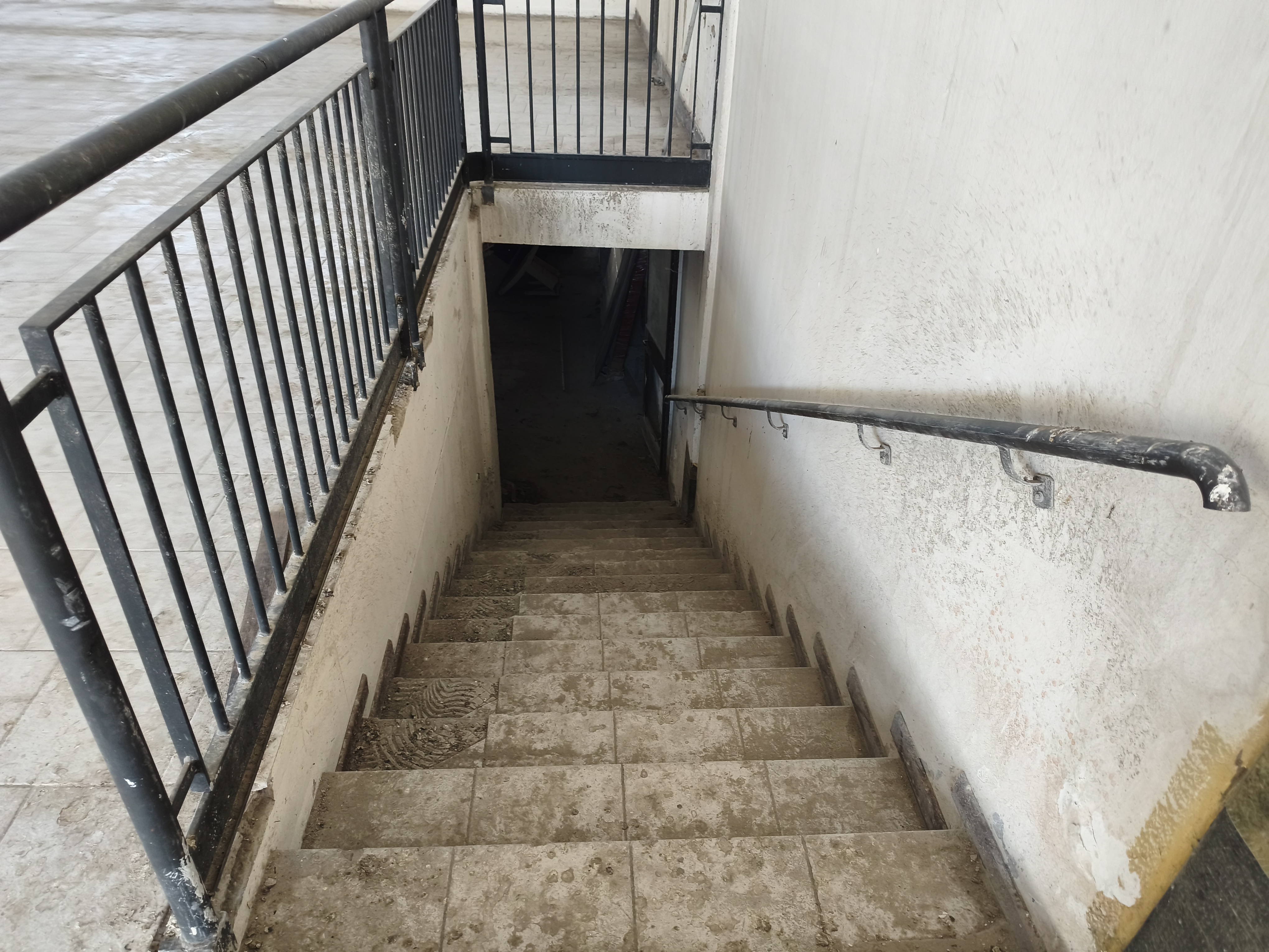 Via Modena 18 – Accesso e seminterrato – foto 1