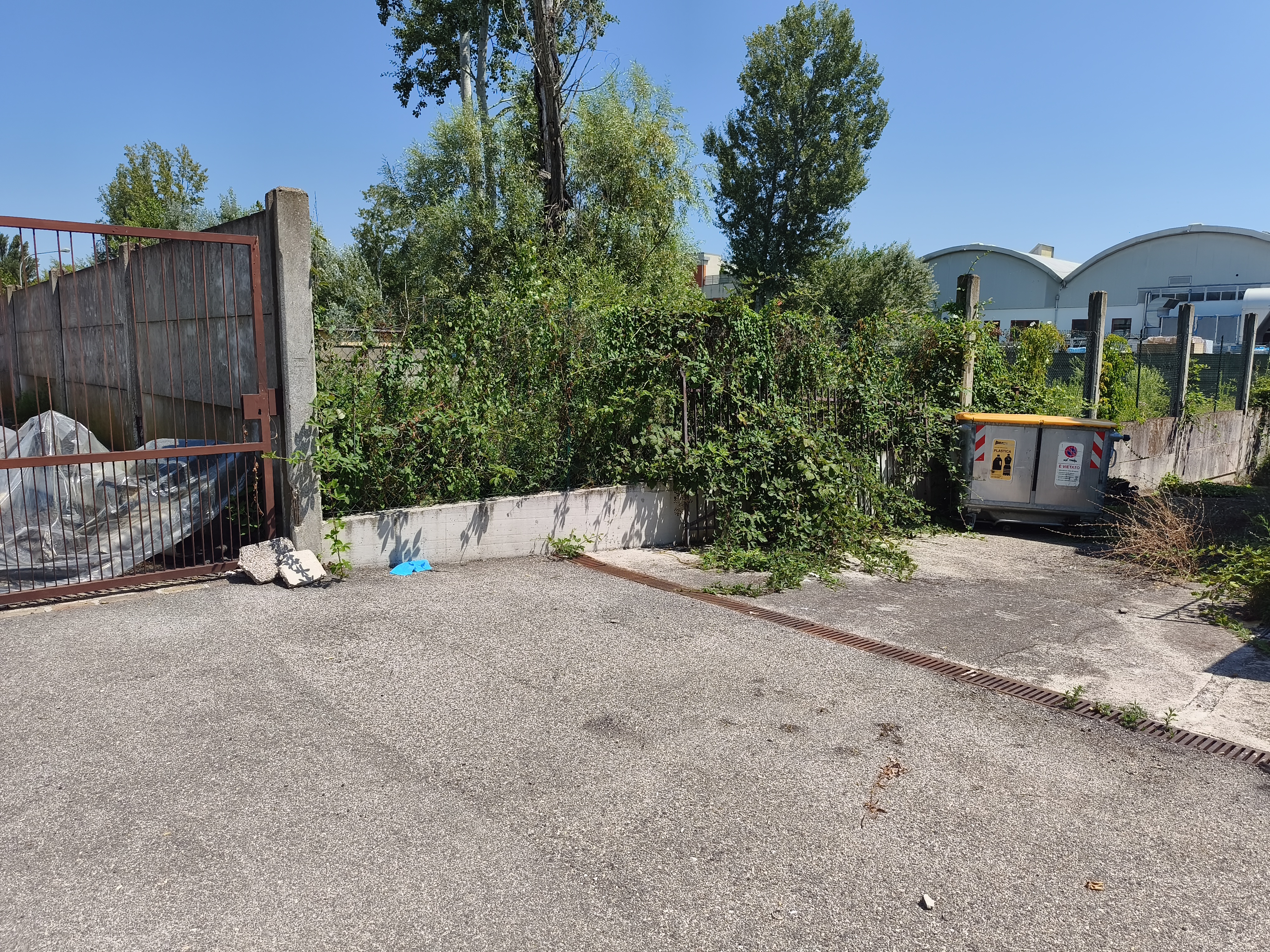Via Modena 18 – Retro e accesso esterno – foto 4